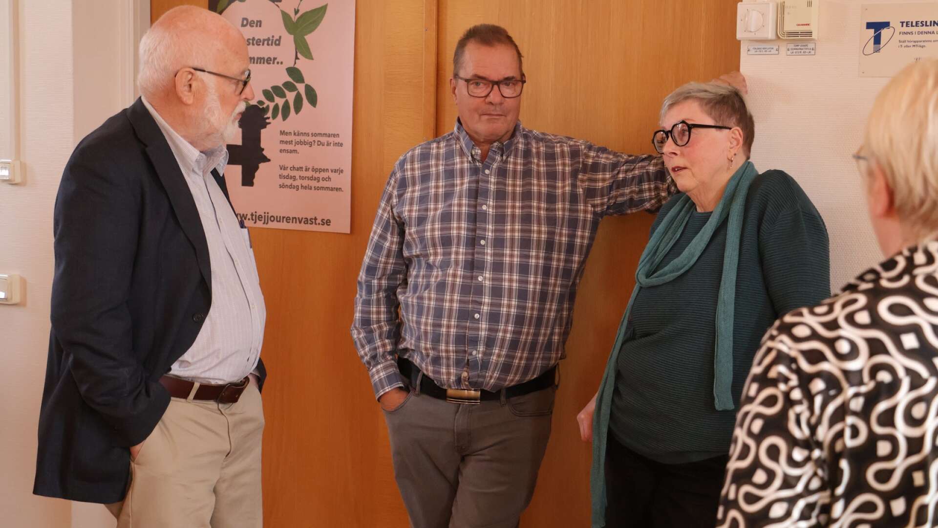 Sverigedemokraterna går emot förslaget att flytta Bäckeskolans mellanstadium till Ekhagsskolan i Dals Långed. På bilden syns sverigedemokraterna Lars-Erik Molin, Henning Venborg och Britt-Inger Sandström.
