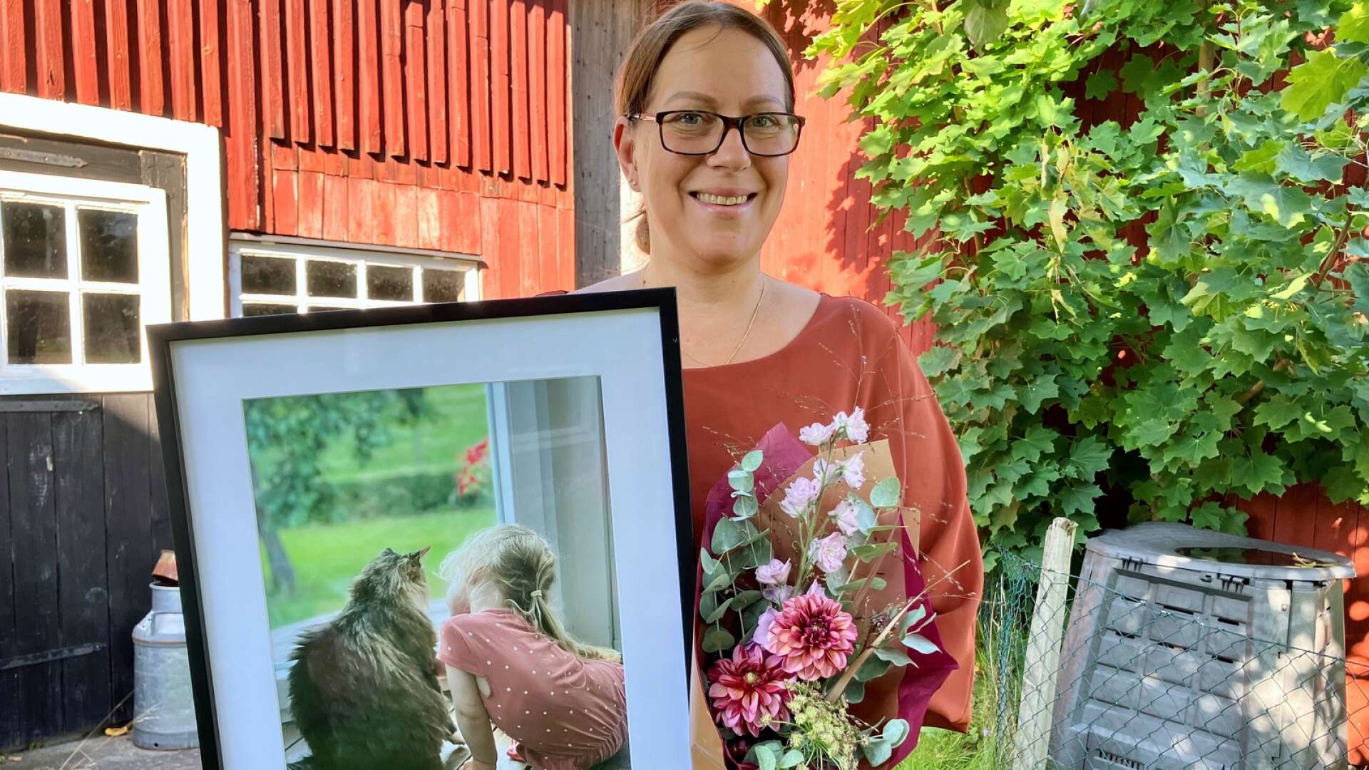 Jenny Lindström trodde inte att hon skulle vinna Sommarbilden 2023 när hon tog bilden på katten Findus och barnbarnet Hilda.