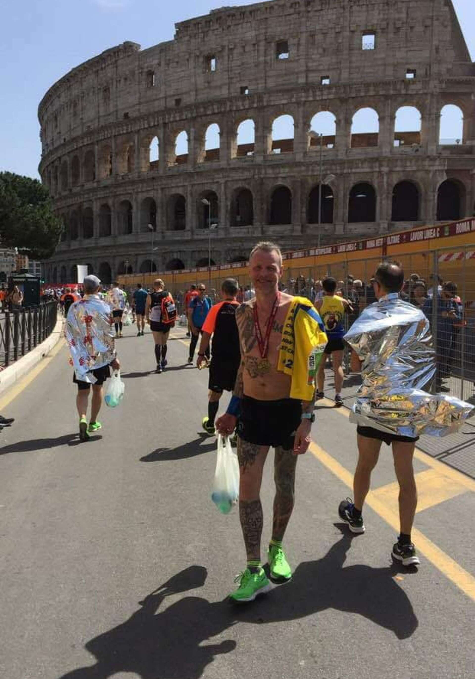 Rolf efter att ha sprungit i Rom 2019, där han också genomförde sitt första maraton 2014.