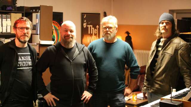 Klas Dannäs,  Niklas Bergsland, Simon Weiberg och Mark Tholin utgör tillsammans med Edvin Dannäs, som saknades vid fototillfället, det nya bandet ”Åmåls Felharmoniska Orkester”. 