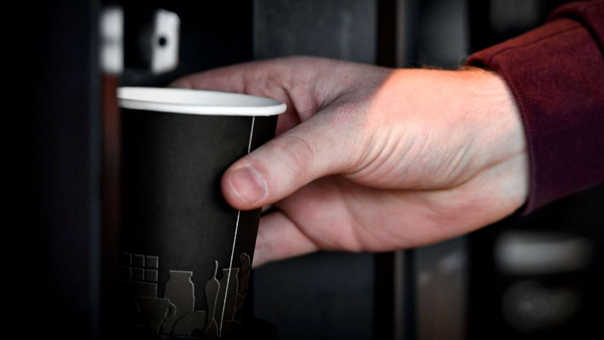 En man i 30-årsåldern döms för ofredande efter att ha slängt kaffe på en ex-kompis.