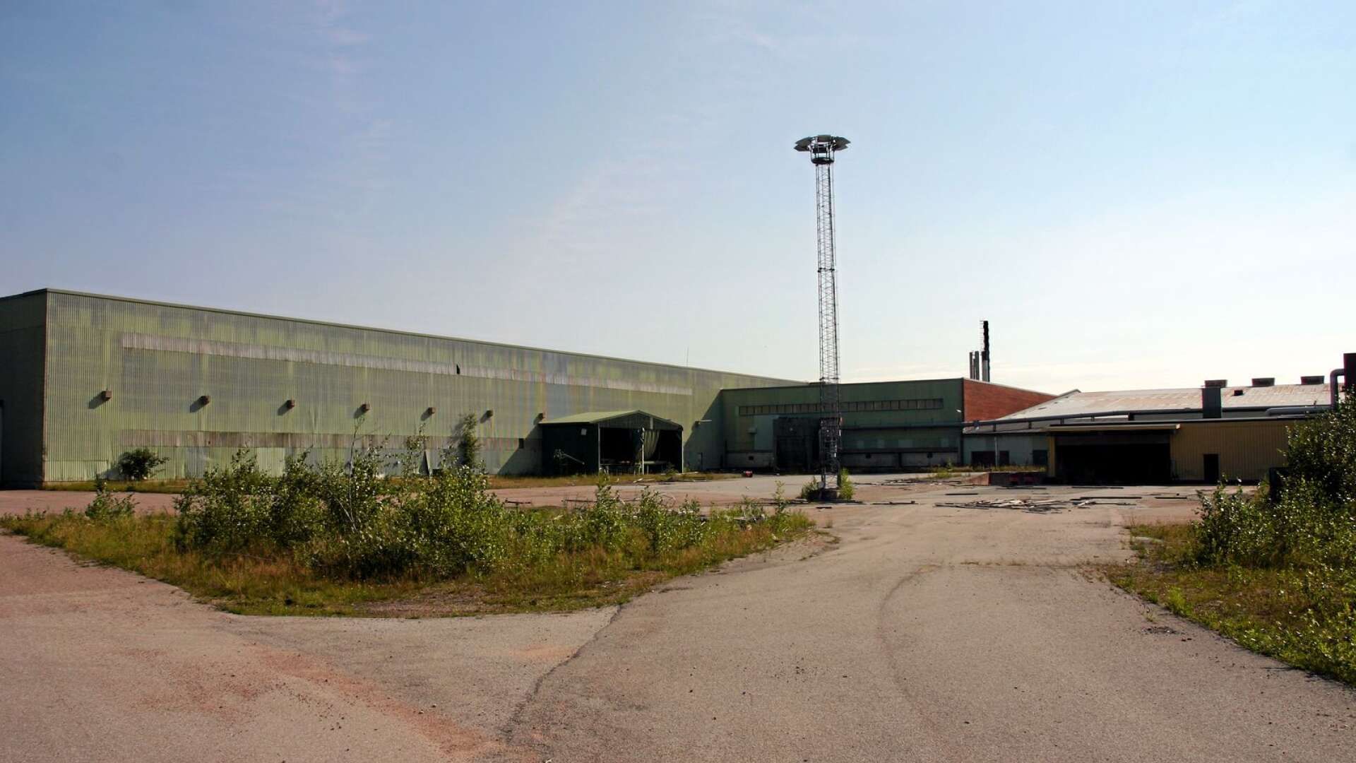 Här, i Billingsfors, på sågverksområdet med sin stora hall planeras det för Sveriges första cirkulära återvinningsindustri.