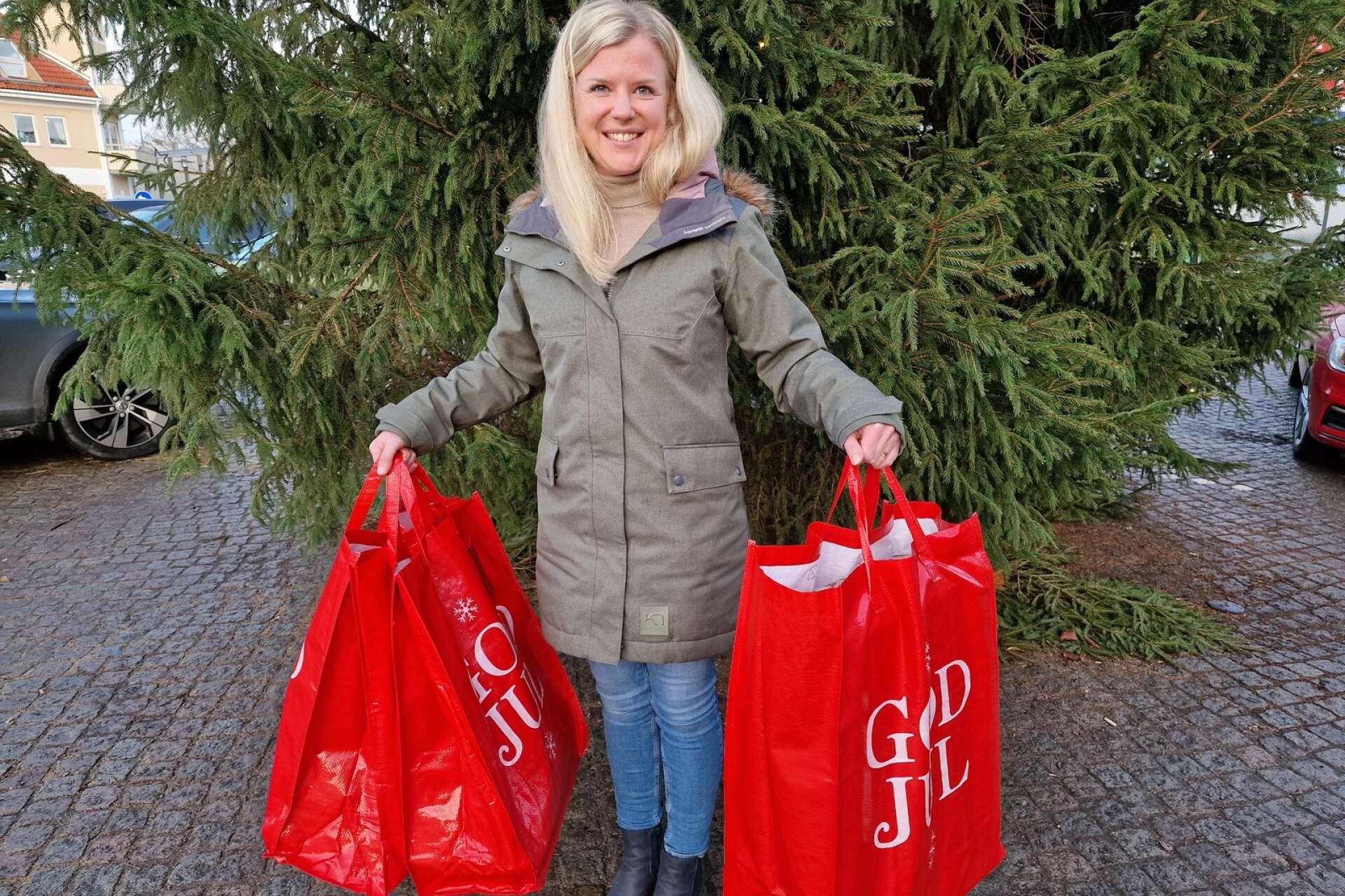 Charlotta Lövgren är redo för en ny utdelning av julklappar till behövande familjer.
