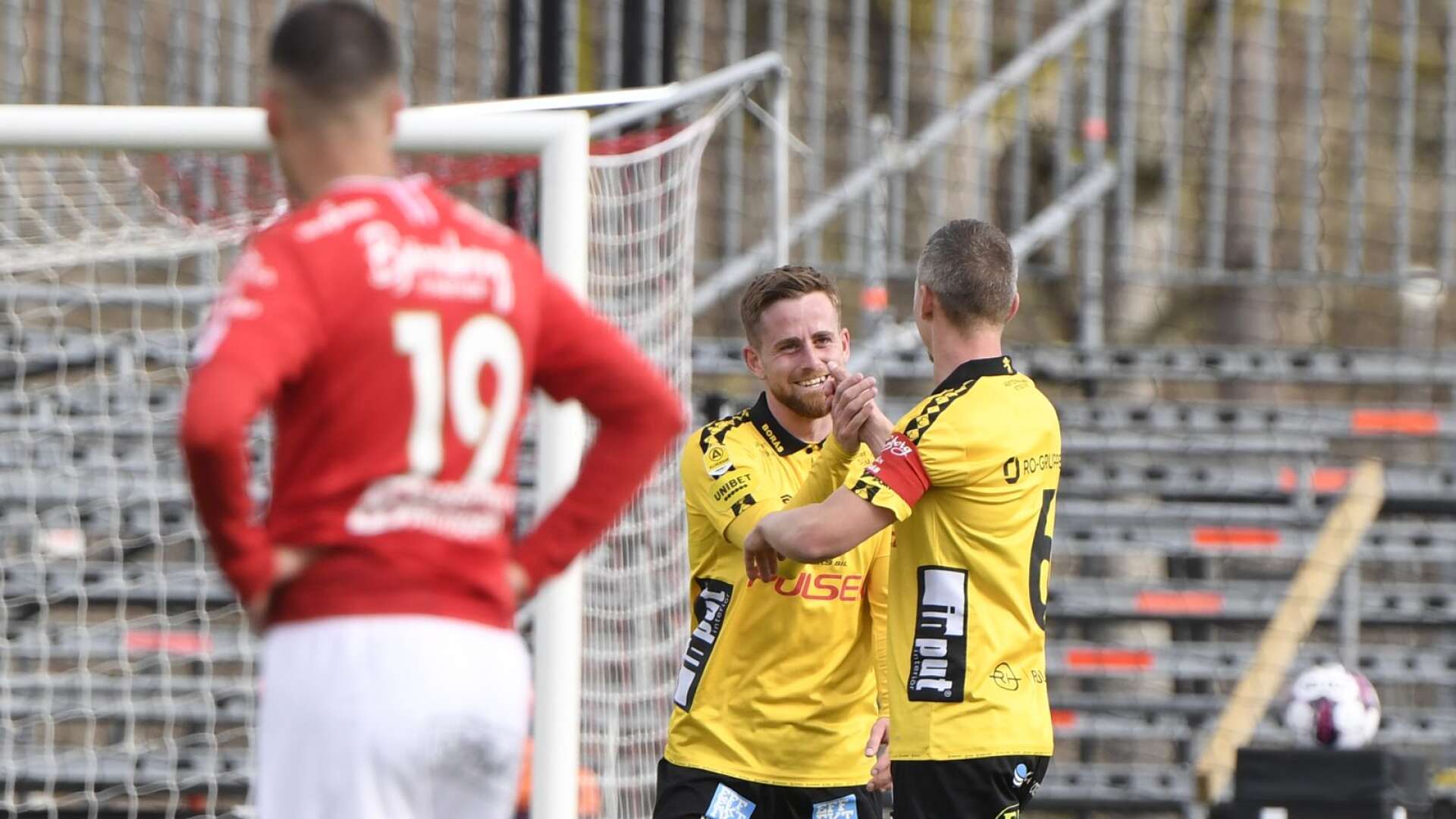 Elfsborgs Rasmus Alm har just gjort 0-5 på Stora Valla. Nu går DIF:s klubbledning ut med ett meddelande på hemsidan, där man skriver att man gör allt som står i klubbens makt för att rädda sig ur den här situationen. 
