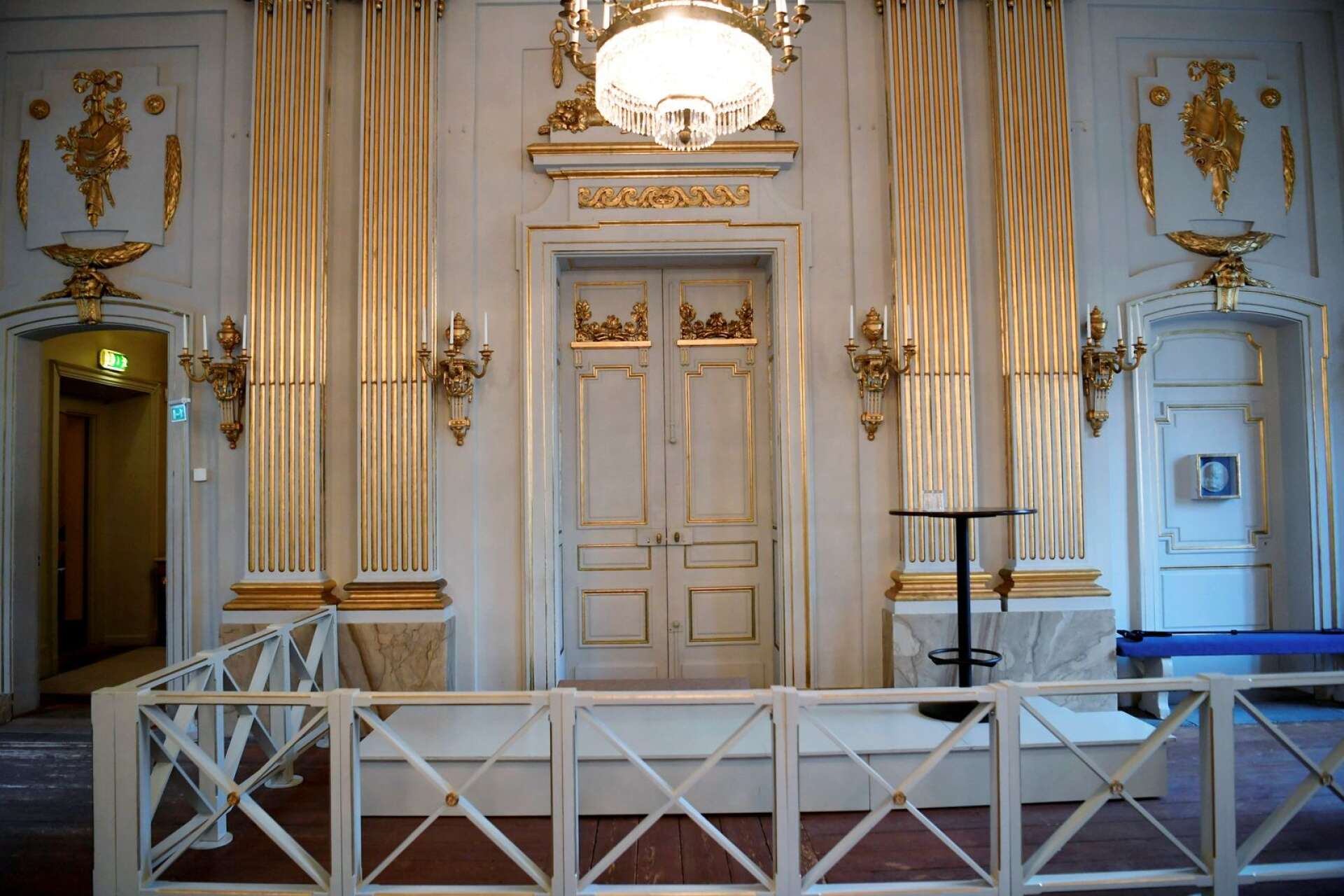 Välkänd dörr. På torsdag klockan 13 öppnas den guldkantade dörren i Börshuset i Stockholm och årets Nobelpris i litteratur tillkännages.