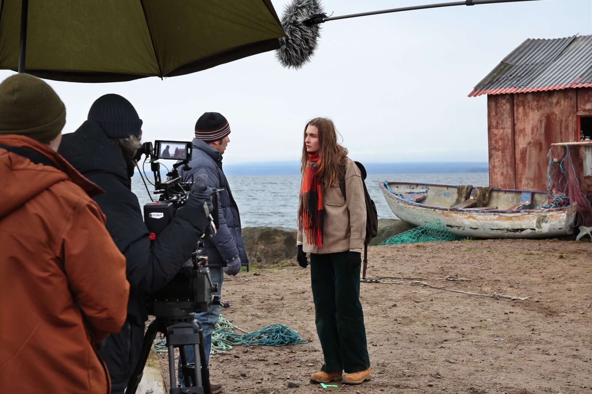 Laura, gestaltad av Amaryllis April August, är på flykt efter att Danmark svämmats över i tv-serien En familj som vår. Denna scen, filmad i Östra hamnen, utspelar sig i Ryssland.