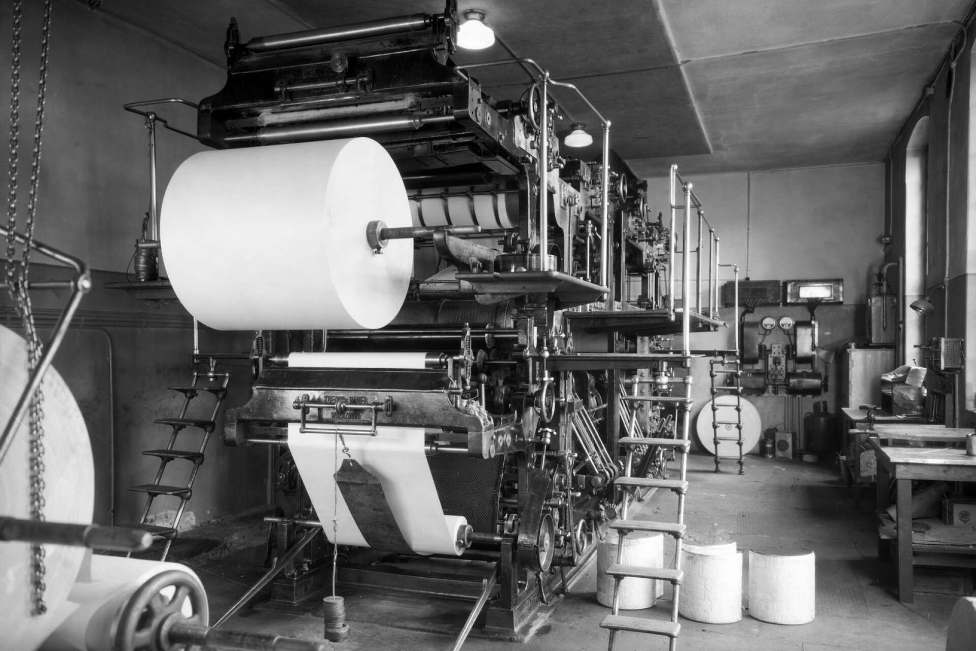 Tidningens tryckpress på en bild från 1935. Under 1980-talet var man tidigt ute med att göra tidningen på dator.