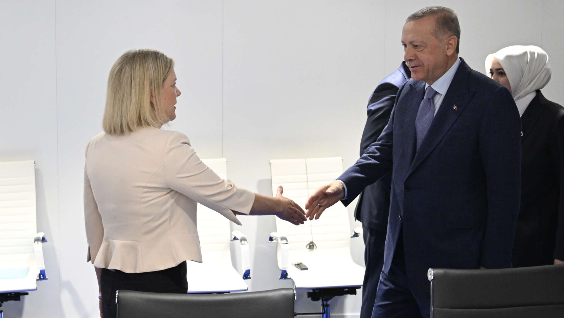 Sveriges statsminister Magdalena Andersson (S) och Turkiets president Recep Tayyip Erdogan träffas vid Natoländernas stora toppmöte i Madrid.