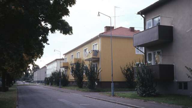 Bostadshusen på Båtsmansgatan, som vetter ut mot Wennbergsparken, är alla byggda i början till mitten av 40-talet.