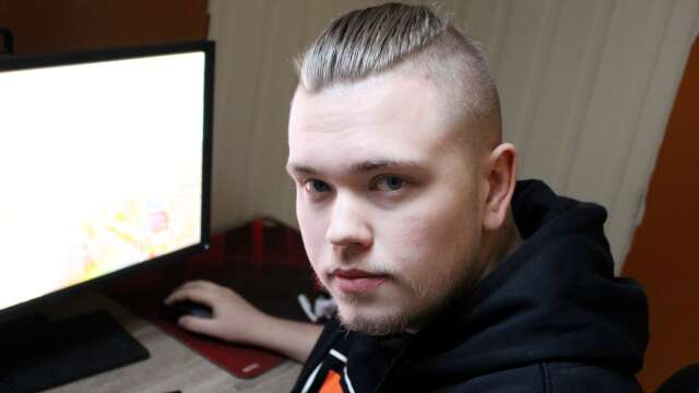Johan Taylor från Arvika lever på e-sport. Han är med i det ryska laget Virtus.pro.