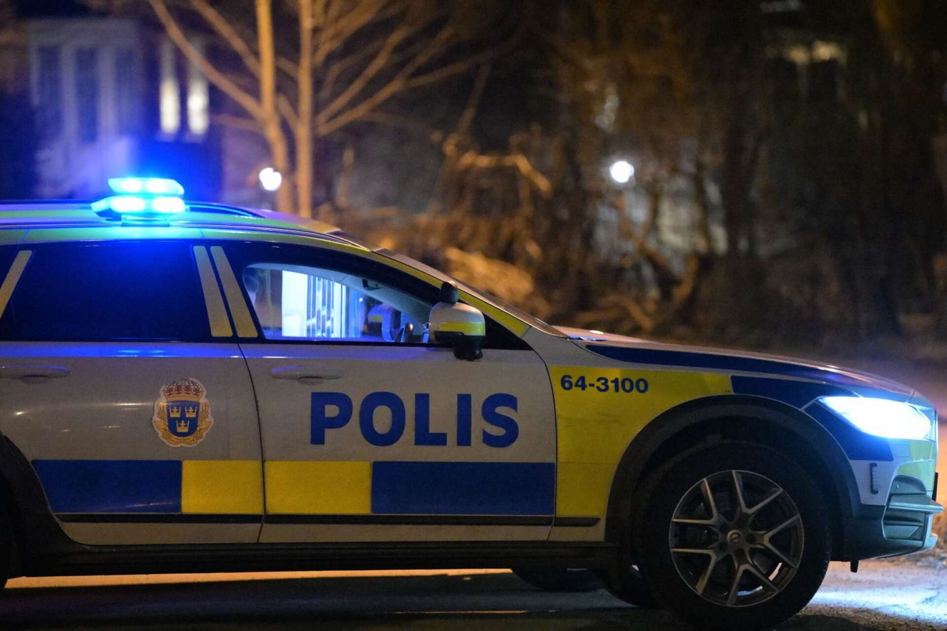 Polisen skulle stoppa en bil i Mo norr om Åmål, men föraren smet.