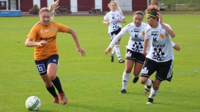 Adina Jansson i orange är tredje spelaren från Säffle SK som skrivit på för Mallbackens IF inför säsongen 2021. 