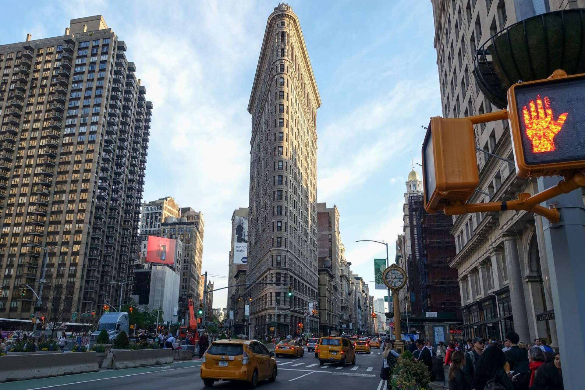Ikoniska Flat Iron Building i New York är förebilden för de olika så kallade strykjärnshusen runt om i Världen. 