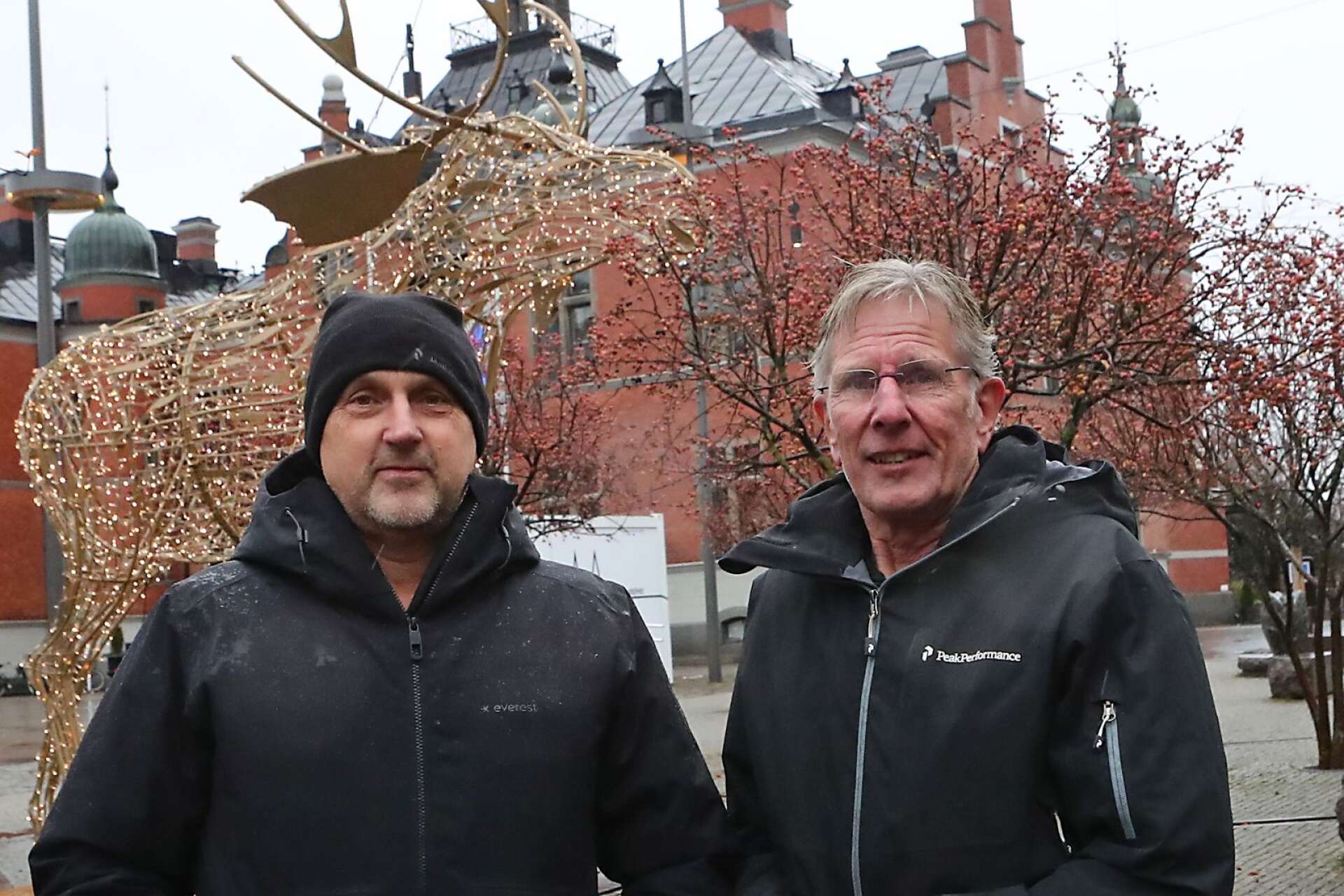 Här är NWT:s team, Bengt Sundler och Olle Persson, på plats på Rådhustorget i Umeå.