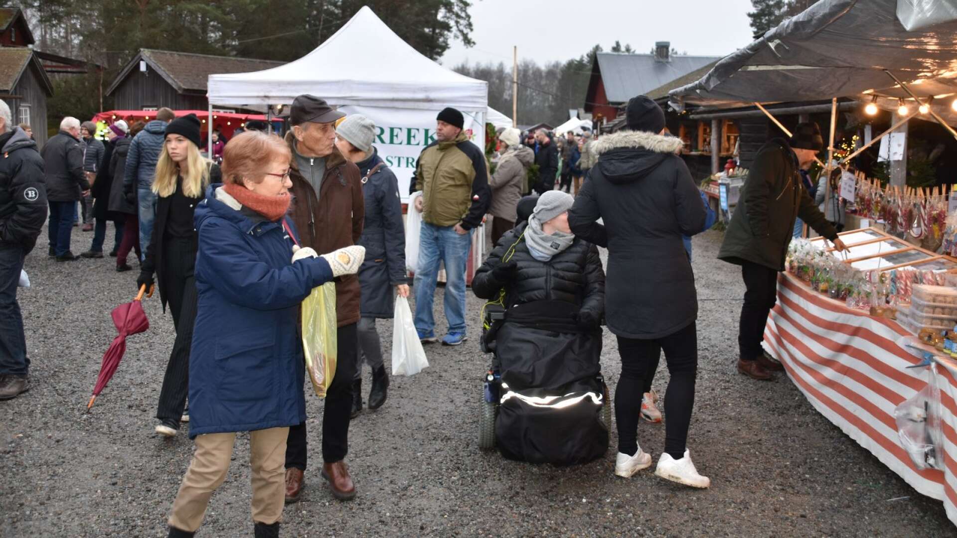 Den årliga julmarknaden i Brunskog lockade många besökare även i år.
