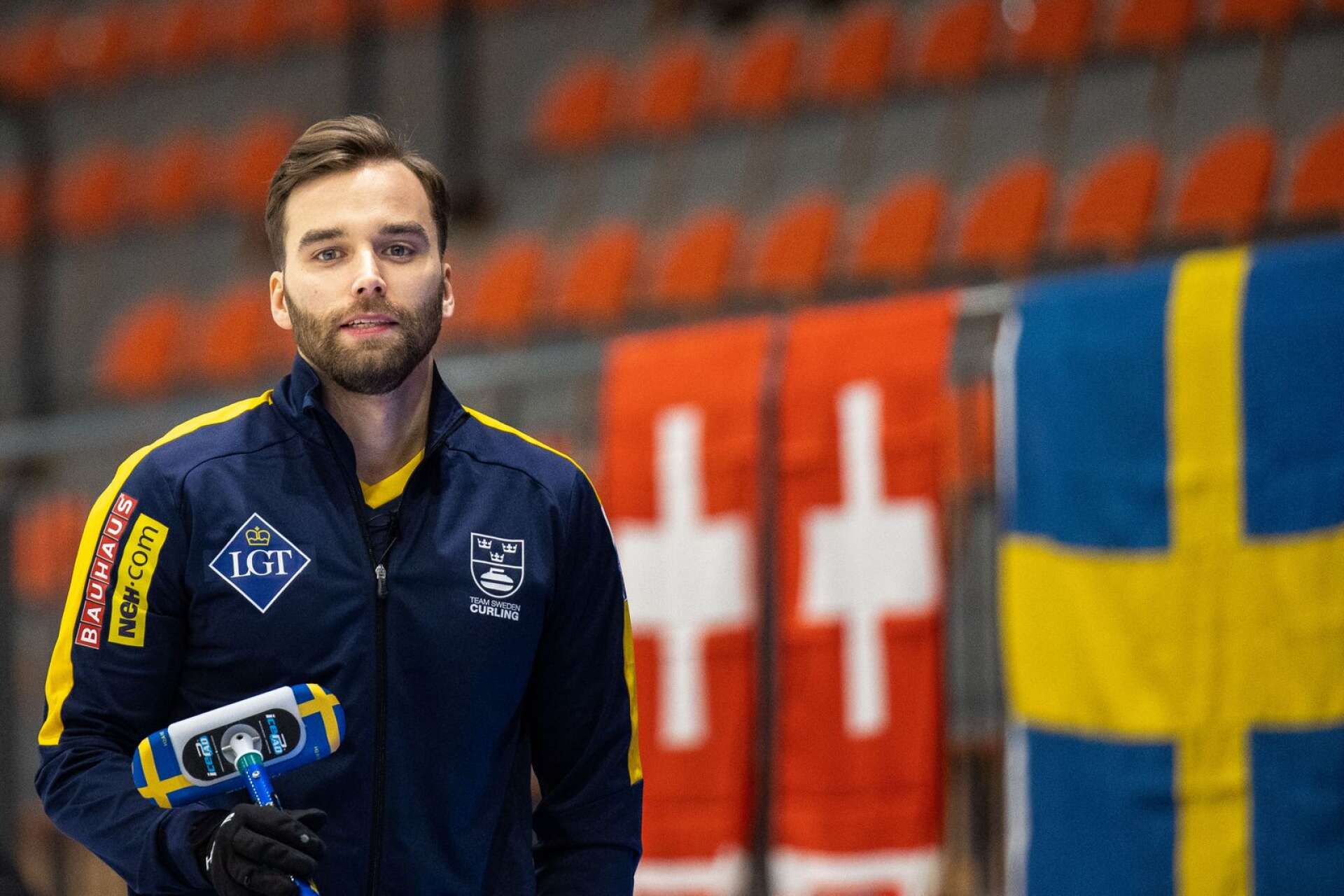 Lag Edin, med skippern Oskar Eriksson, möter Schweiz i EM-semifinal på fredag.