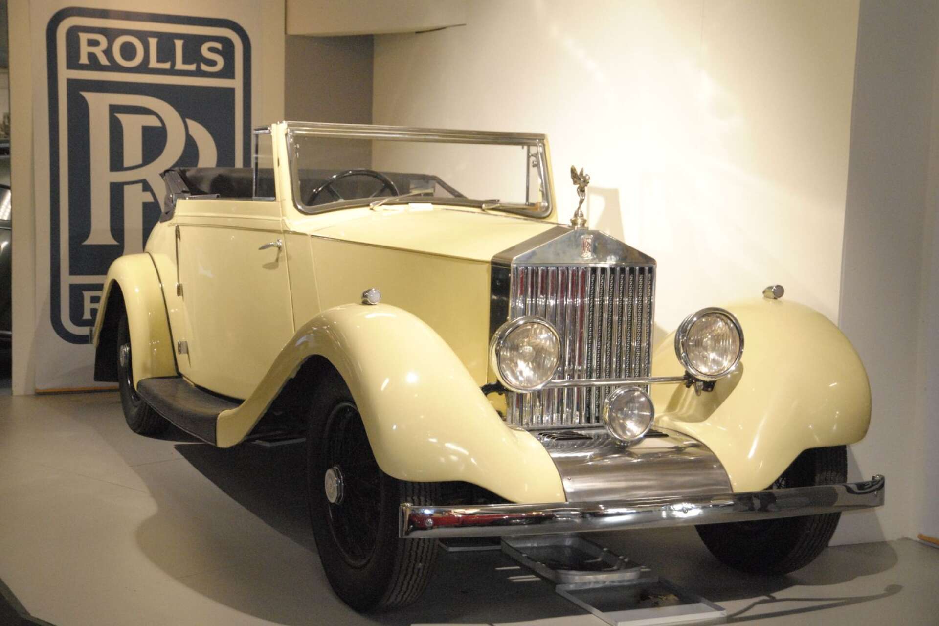 Lennart Johansson köpte gamla Thermia  där han skapade Arvika Fordonsmusem. Dels för egna bilar, bland annat favoriten Rolls Roaye, men även för andras fordon. 