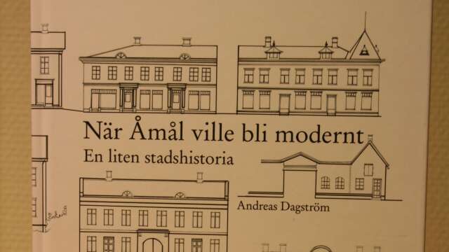 Andreas Dagström pratade i veckan om sin bok ”När Åmål ville bli modernt” på hembygdsmuseet.