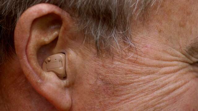 För den som har nedsatt hörsel finns olika sorters hjälpmedel.