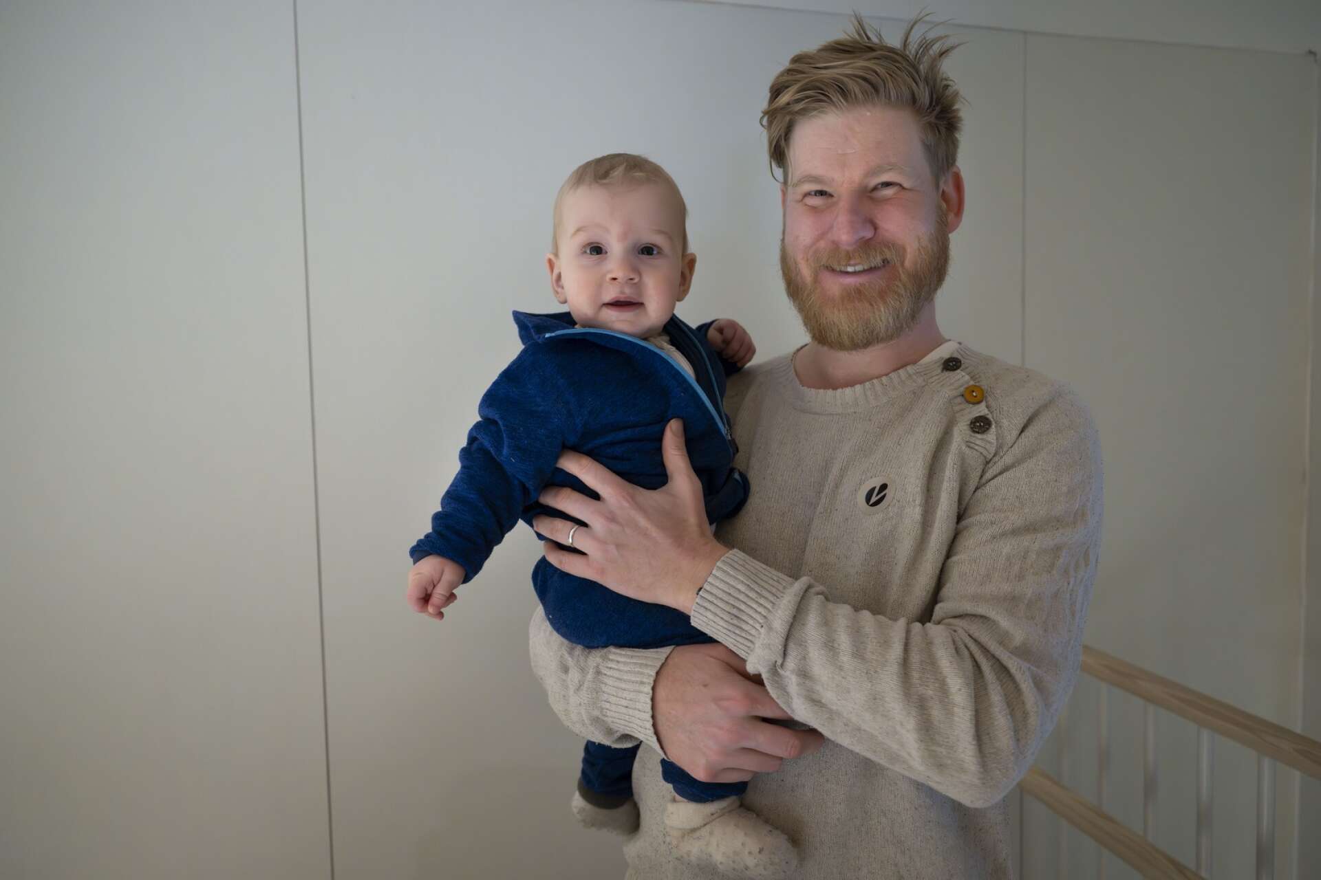 Tony Lambertsson med sonen Idris på åtta månader. 