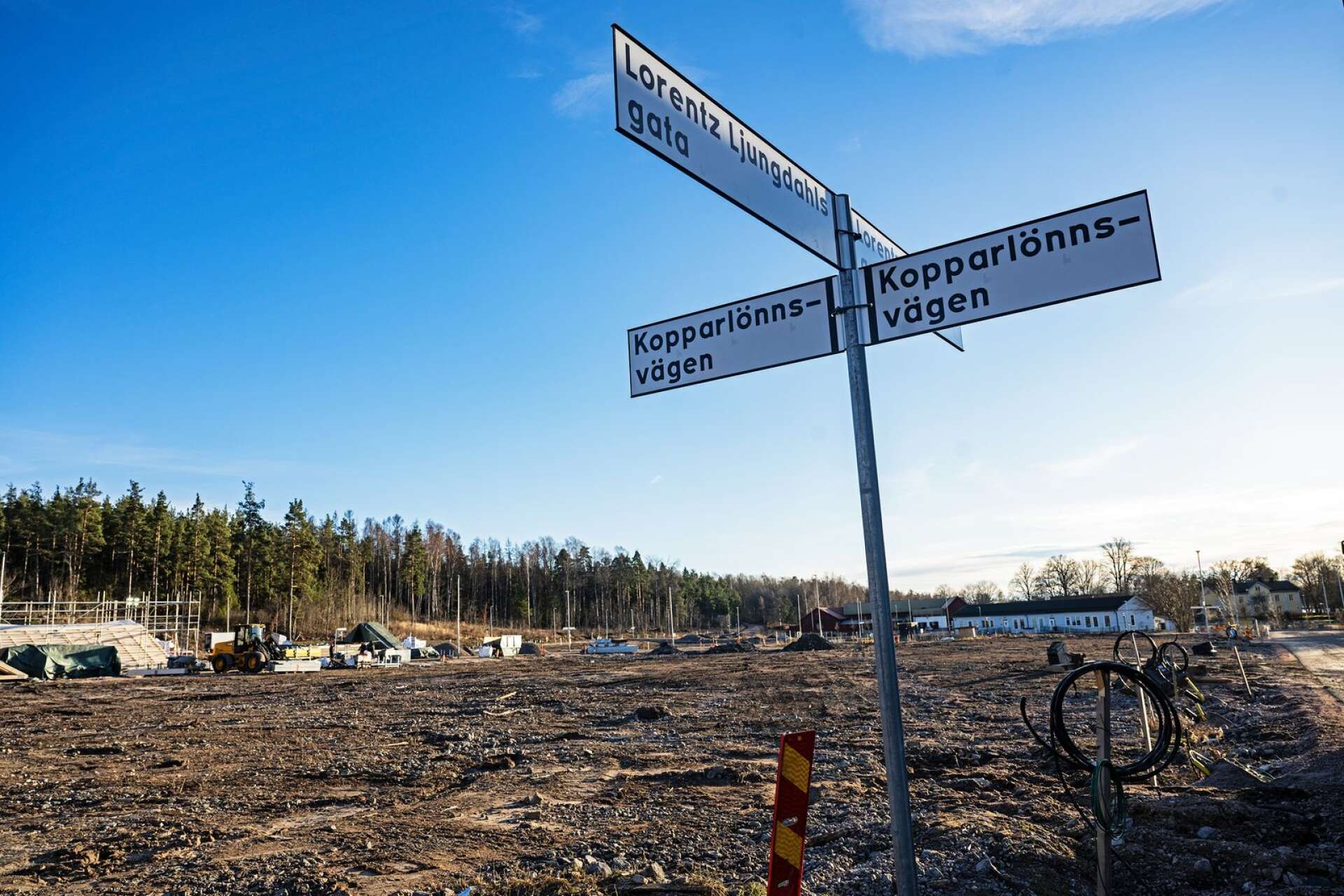 Första spadtaget för bostadsområdet Södra Kroppkärr togs i augusti 2021. Tanken är att det ska bli 73 parhus plus 21 villatomter som läggs ut via den kommunala tomtkön.