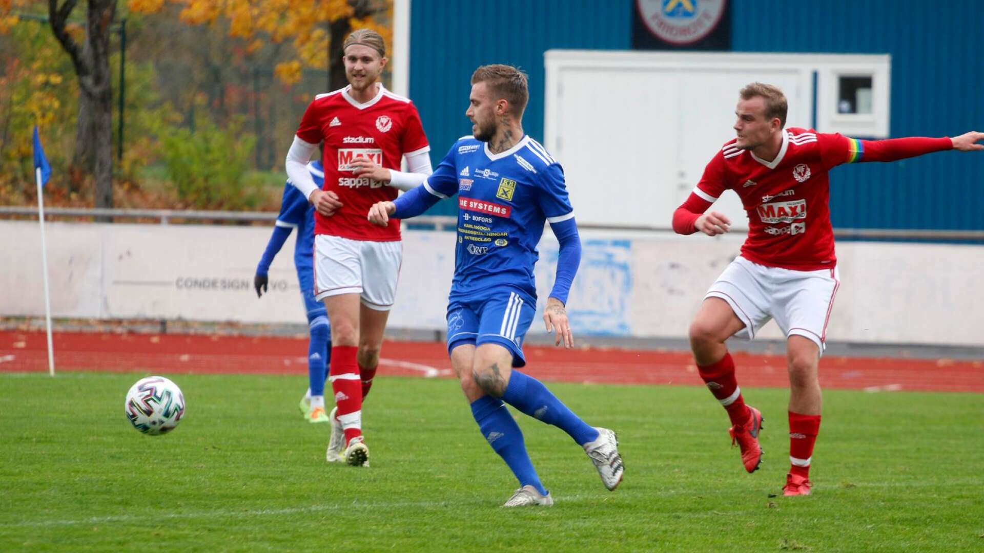 Max Selmer, här i en match förra säsongen, hade svårt att andas efter en rejäl flygtur i fredagens bortamatch mot Skoghall. Lungkapaciteten återhämtade sig dock till 100 procent under tiden han var på akuten i Karlstad.