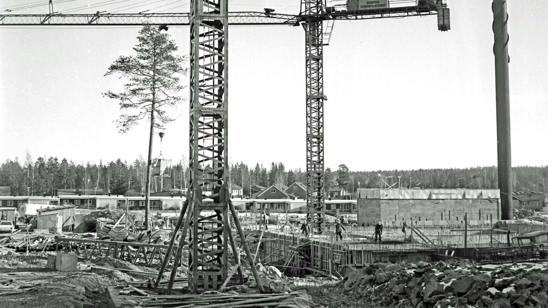 För 50 år sedan pågick arbetet med att bygga en sport- och simhall i Säffle. Våren 1971 läste man i ST att bygget till och med låg något före tidsschemat, men invigning skulle det inte bli förrän året därpå
