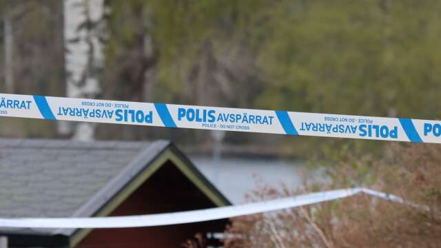 Två äldre personer har påträffats döda i Filipstads kommun. Polisen har inlett en förundersökning om mord.