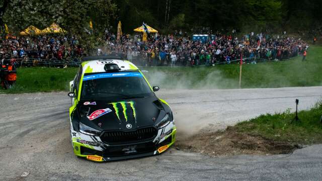Oliver Solberg med kartläsare Elliott Edmondson är fyra WRC 2-klassen i Kroatiens VM-rally.