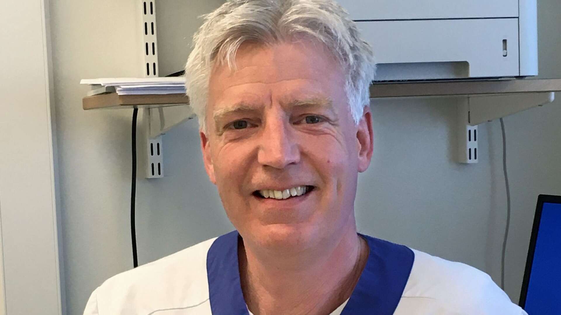 Överläkaren Johan Sanner i Karlstad, gläds åt att allt färre värmlänningar drabbas av stroke.