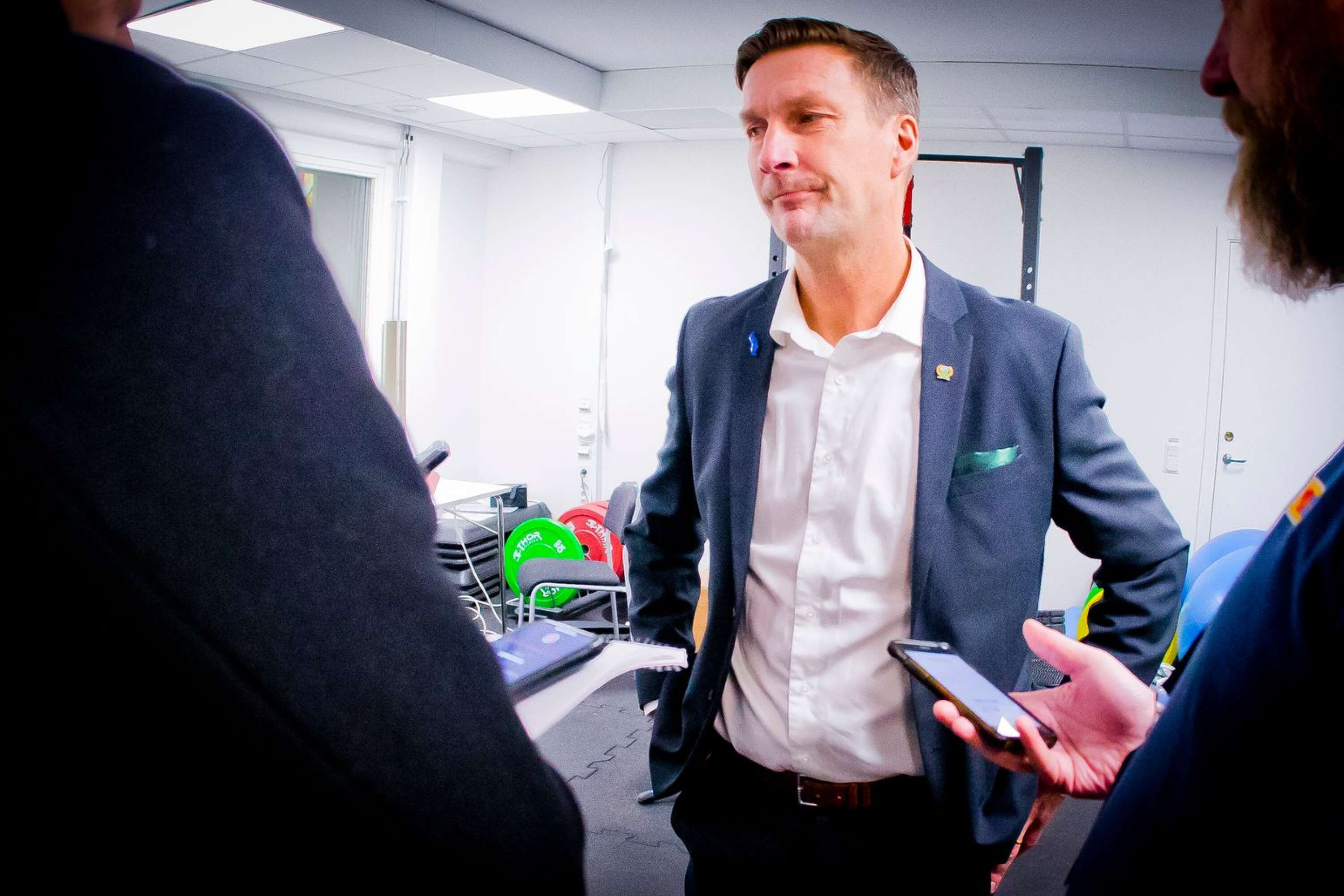 Johan Pennerborn möter media efter uddamålsförlusten i Örebro. ”Jag är en krigare och vill fortsätta”, säger han. 