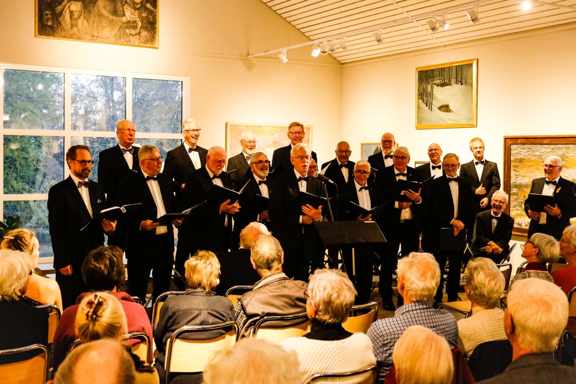 Iriskören firar 120 år och har haft konsert på Rackstadmuseet. En konsert som uppskattades stort.