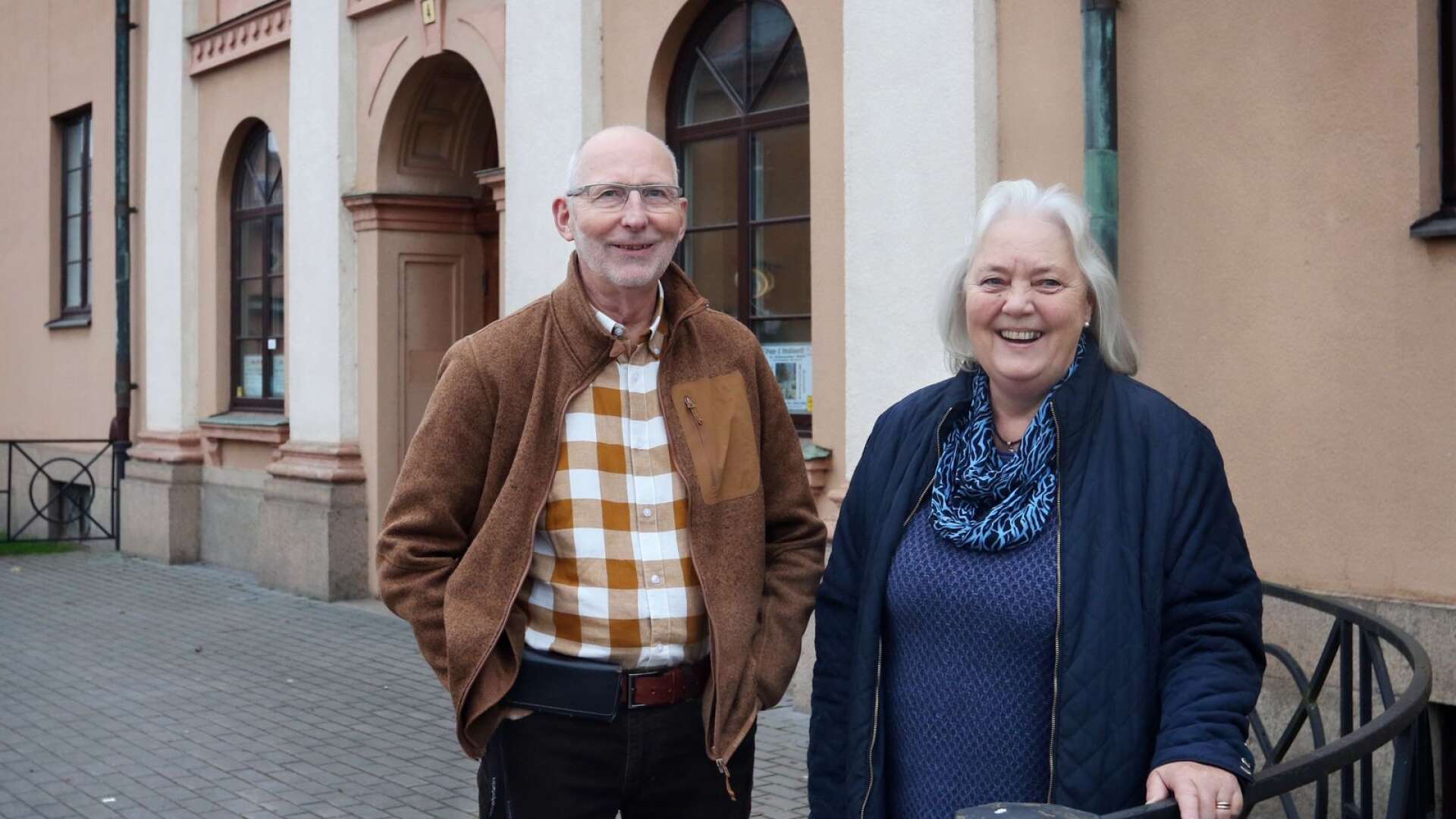 Anders Johansson, som driver Tingssalen galleri och event, och Kerstin Lundborg, ordförande i Mariestads konstförening, har blivit sambos, eller rättare sagt har deras verksamheter blivit det.