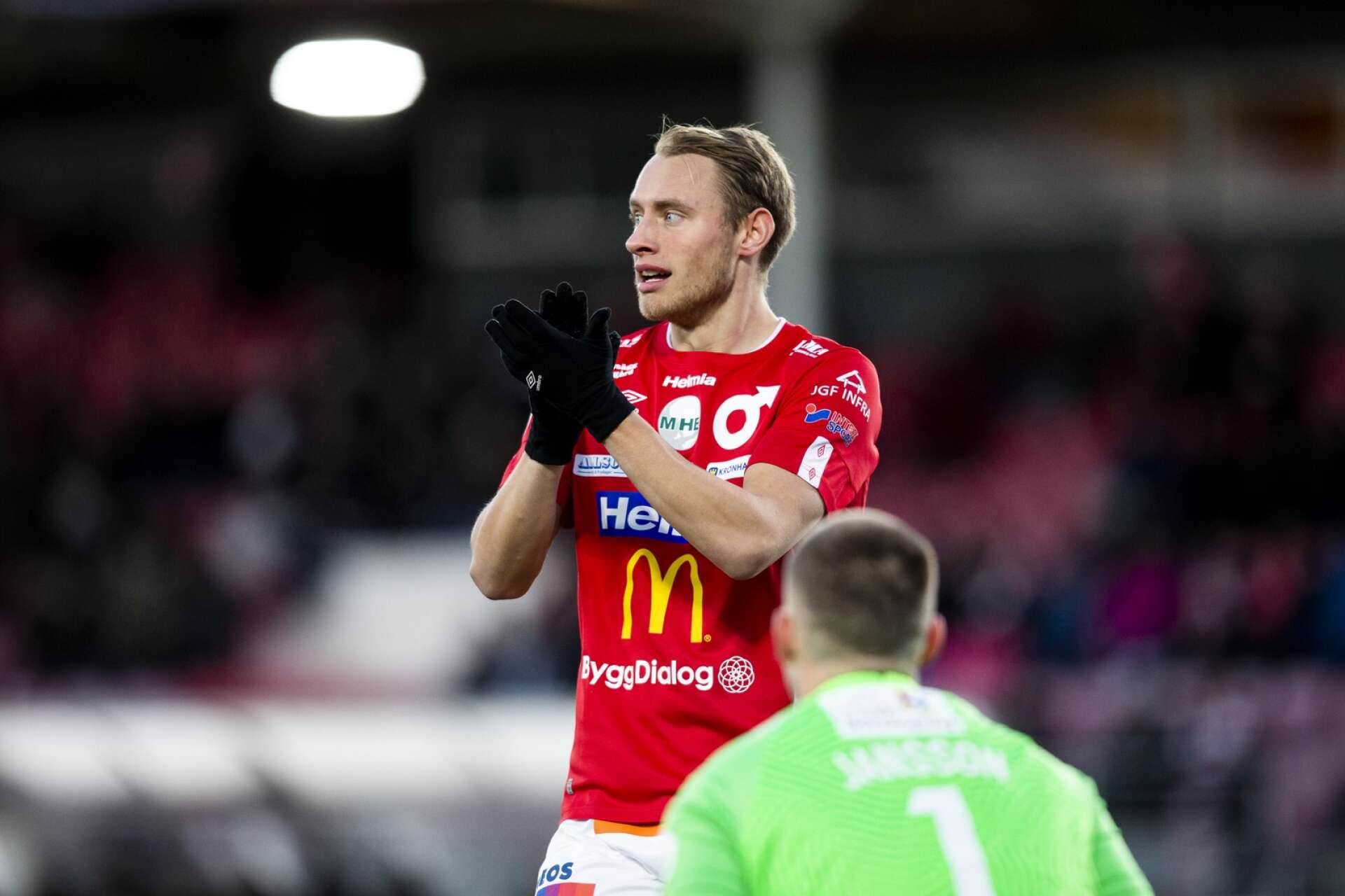 Villiam Dahlström under en match i DIF-tröjan.