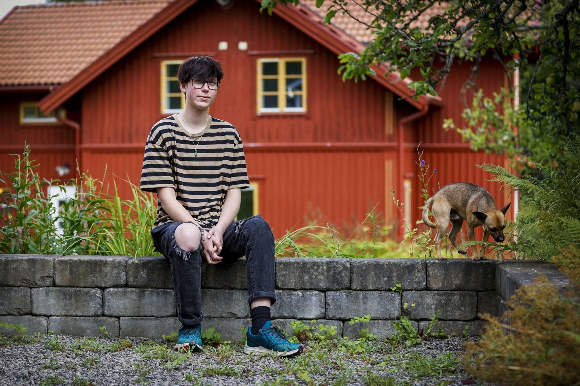I oktober ska Elliot Hernes på sitt första utredningsmöte för könsdysfori på en mottagning i Uppsala. 