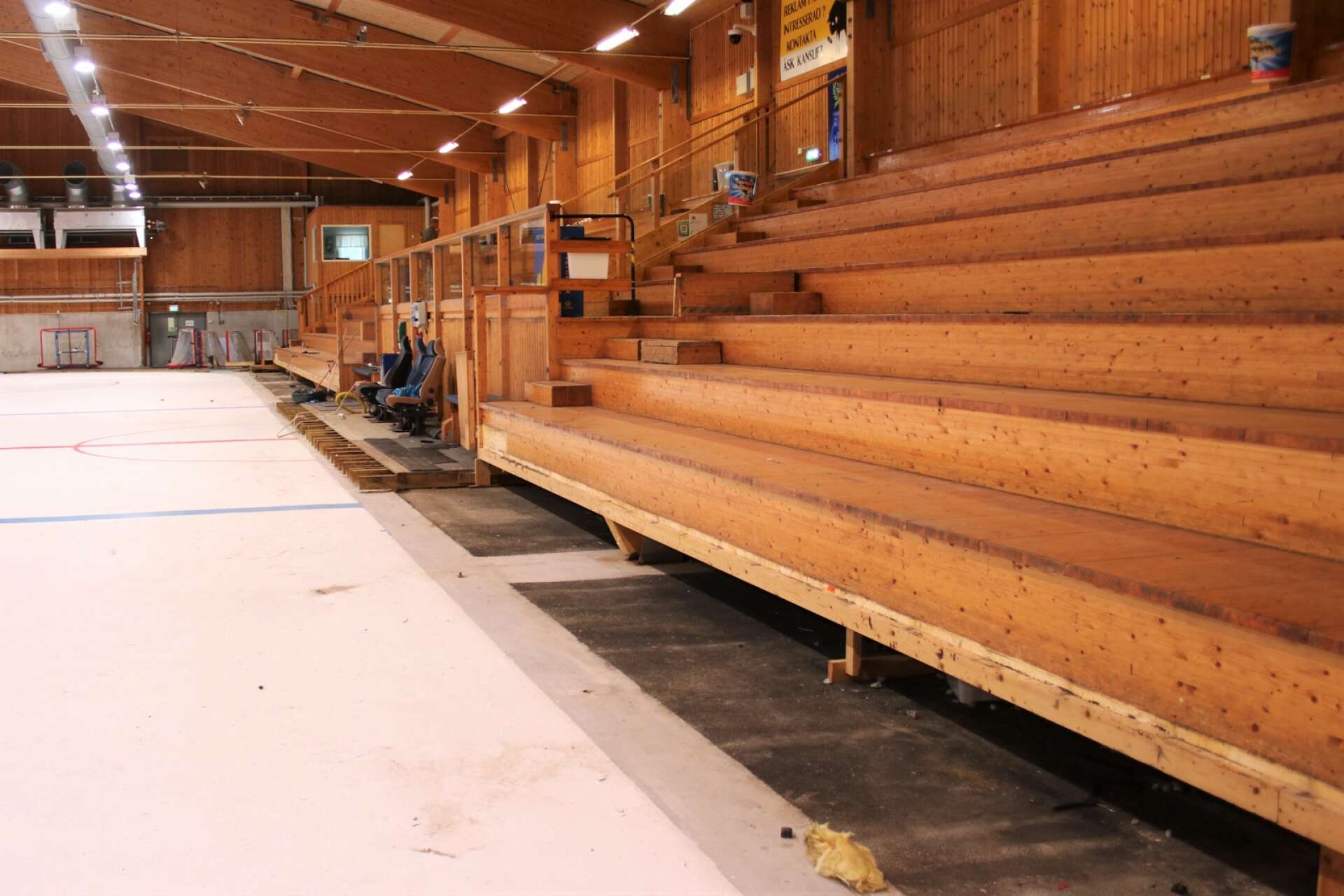 En ny sarg kommer att monteras i Åmåls ishall lagom till att hockeysäsongen drar igång i höst. 