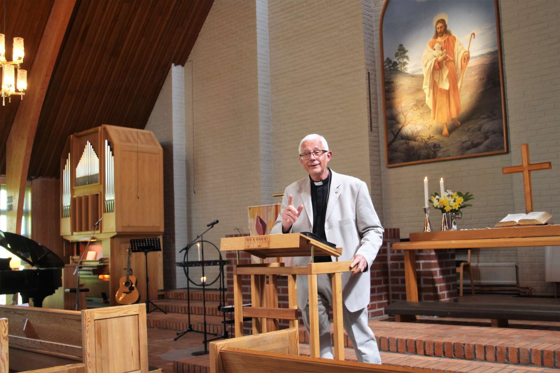 Pastor Peter Landälv ledde gudstjänsten i Kungsbergskyrkan under lördagskvällen. 