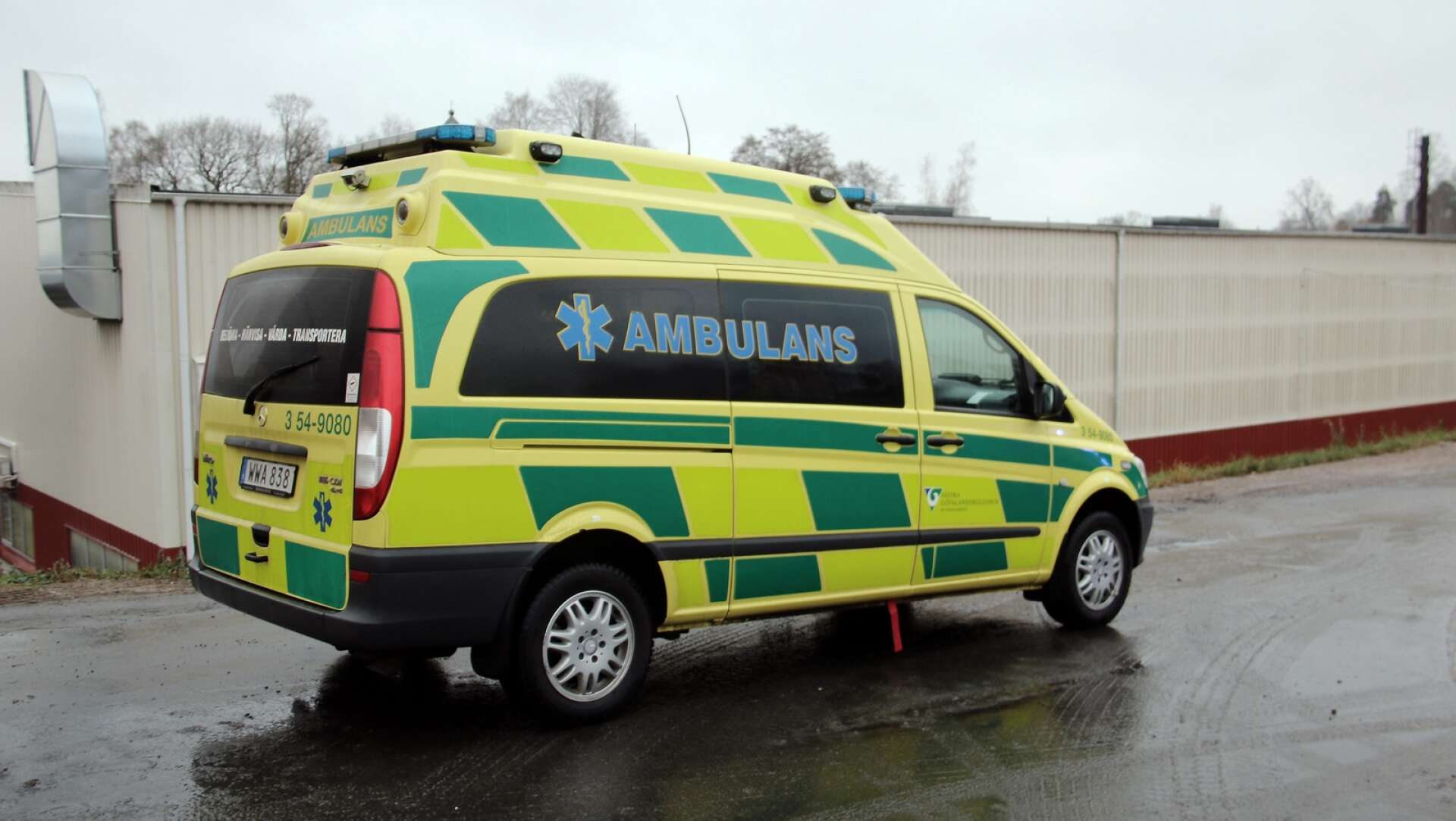 Sverigedemokraterna vill ha en ambulansstation vid Dalslands sjukhus.
