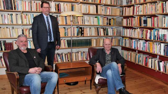 Per-Olow Linder i mitten blir ny styrelseordförande i Degerforsvänstern. I bild syns även Peter Pedersen och Linders föregångare Roland Halvarsson.