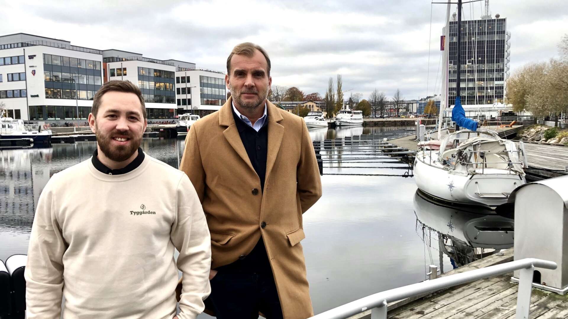 Hecando och Löfberg fastigheter startar det gemensamma bolaget Tyggården som satsar på bland annat teknisk förvaltning och fastighetsskötsel, säger Henrik Andersson, vd för Tyggården och Tomas Rhöse, vd för Löfberg fastigheter.