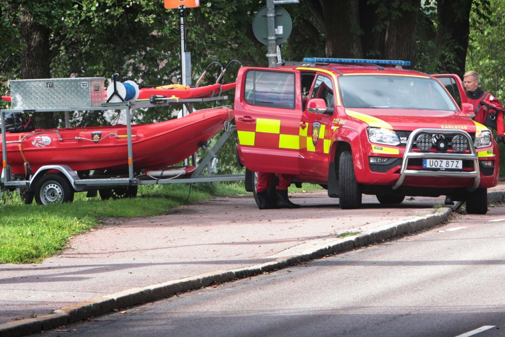 Räddningstjänst och ambulans har larmats ut till en brinnande båt på Vänern. Genrebild. 