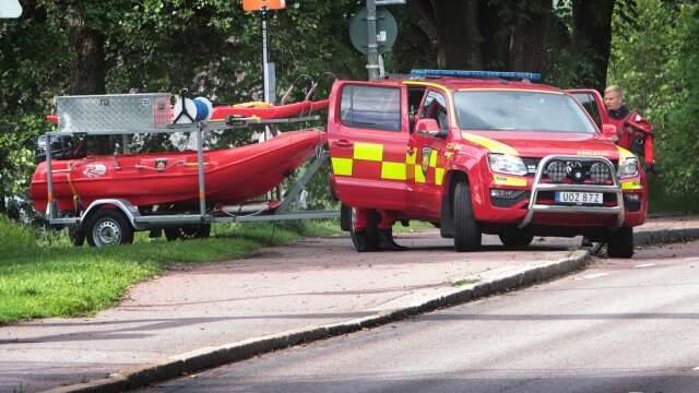 Räddningstjänst och ambulans har larmats ut till en brinnande båt på Vänern. Genrebild. 