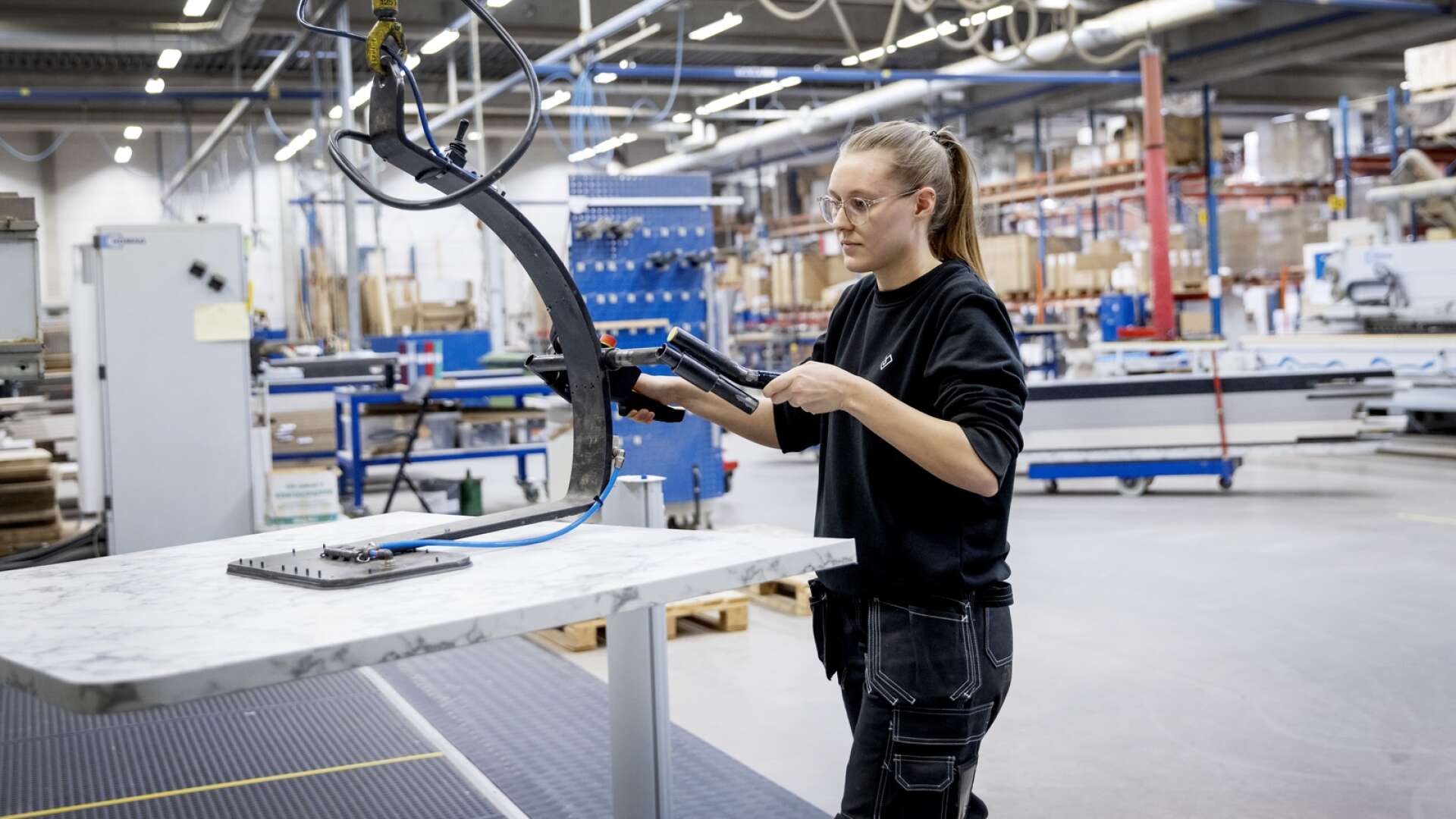 De kommande fem åren kommer efterfrågan av ny arbetskraft inom industrin i Skaraborg att öka med 10-15 procent, enligt en delrapport gjord av Skaraborgs kommunalförbund. Det är en ljus prognos, enligt projektledare Johan Lindell, samtidigt som det innebär utmaningar.
