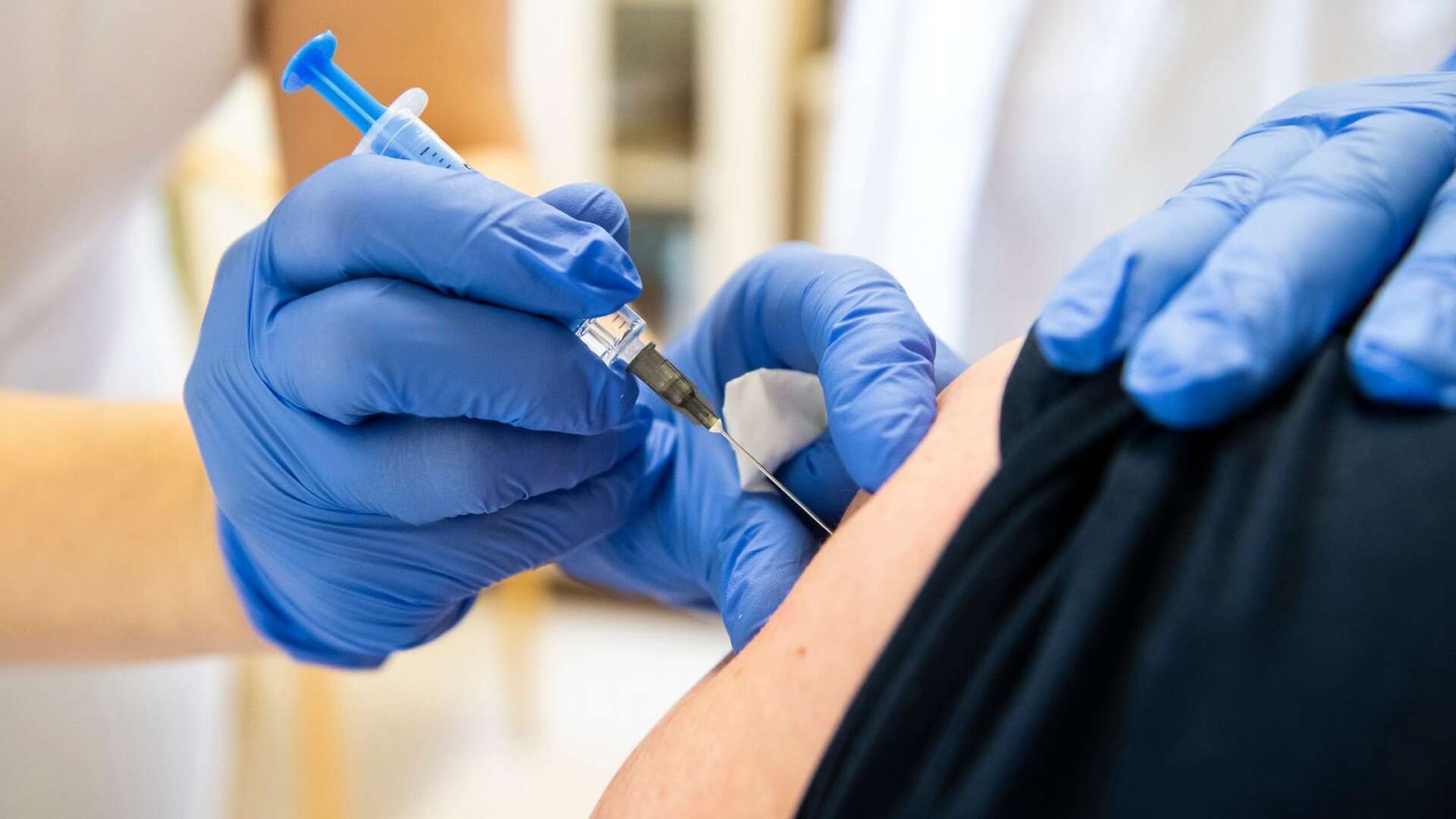 Västra Götalandsregionen har målet att alla som är 65 år och äldre ska ha erbjudits första vaccindosen senast den 16 maj.