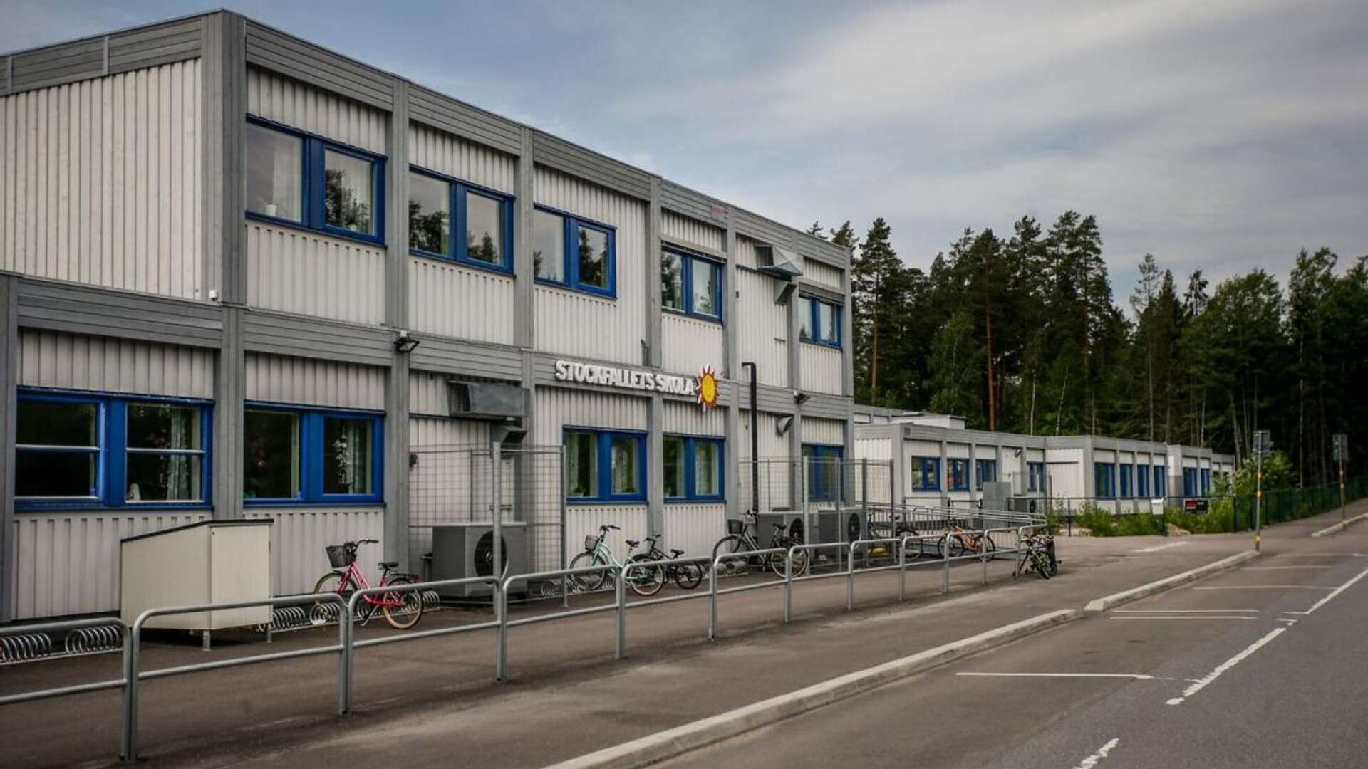 Stockfallets modulskola invigdes 2017. Under 2023 är det tänkt att eleverna ska få flytta in en nybyggd skola längs Stormyrsvägen.