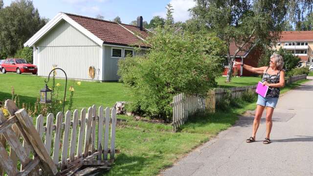 Lastbilssläpet rullade rakt in i en villaträdgård på Blekerigatan i Bengtsfors hos Susanna Mörch.