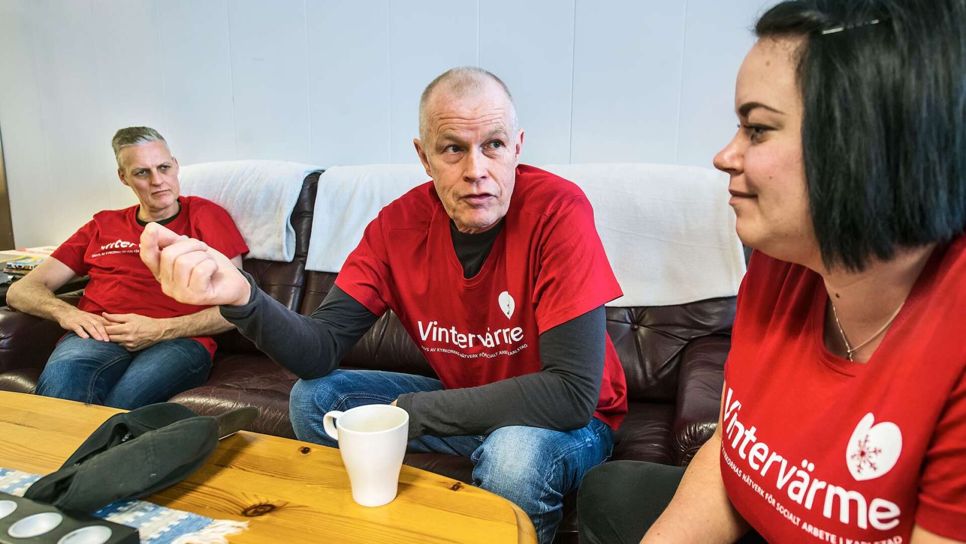 Staffan Hellström, Tommy Hollsten och Kajsa Jansson är tre av volontärerna som stöttat Karlstads hemlösa under nattetid. “För att komma ur ett beroende behöver man ett socialt nätverk, det kan de som kommer hit få”, säger Kajsa.