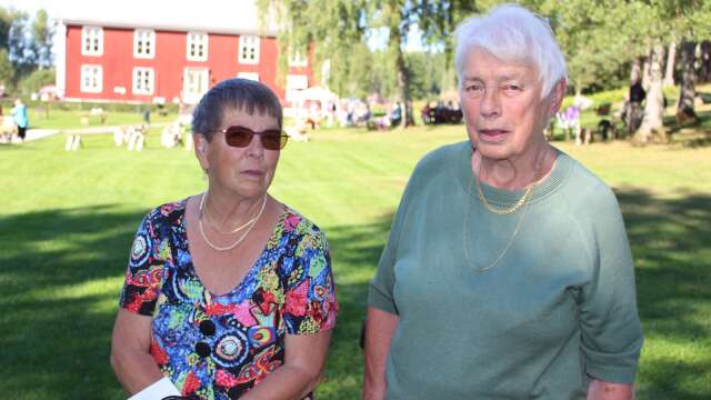 Anita Ahlström och Ulla-Britt Wernersson minglade och trivdes på Pensionärernas dag i Kristinehamn under onsdagen 
