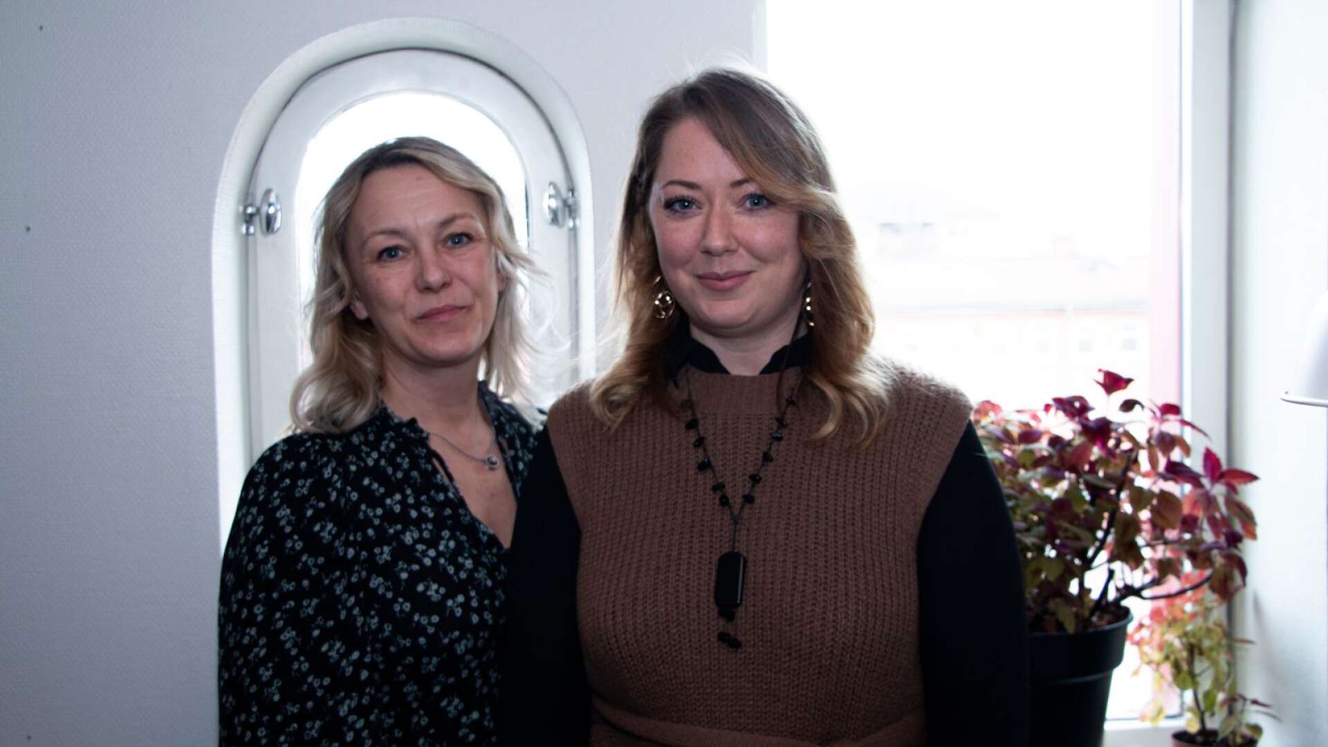 Anna Johansson och Anna Hammarberg, båda verksamhetssamordnare på enheten Funktionsstöd inom vård- och omsorgsförvaltningen på Karlstads kommun.