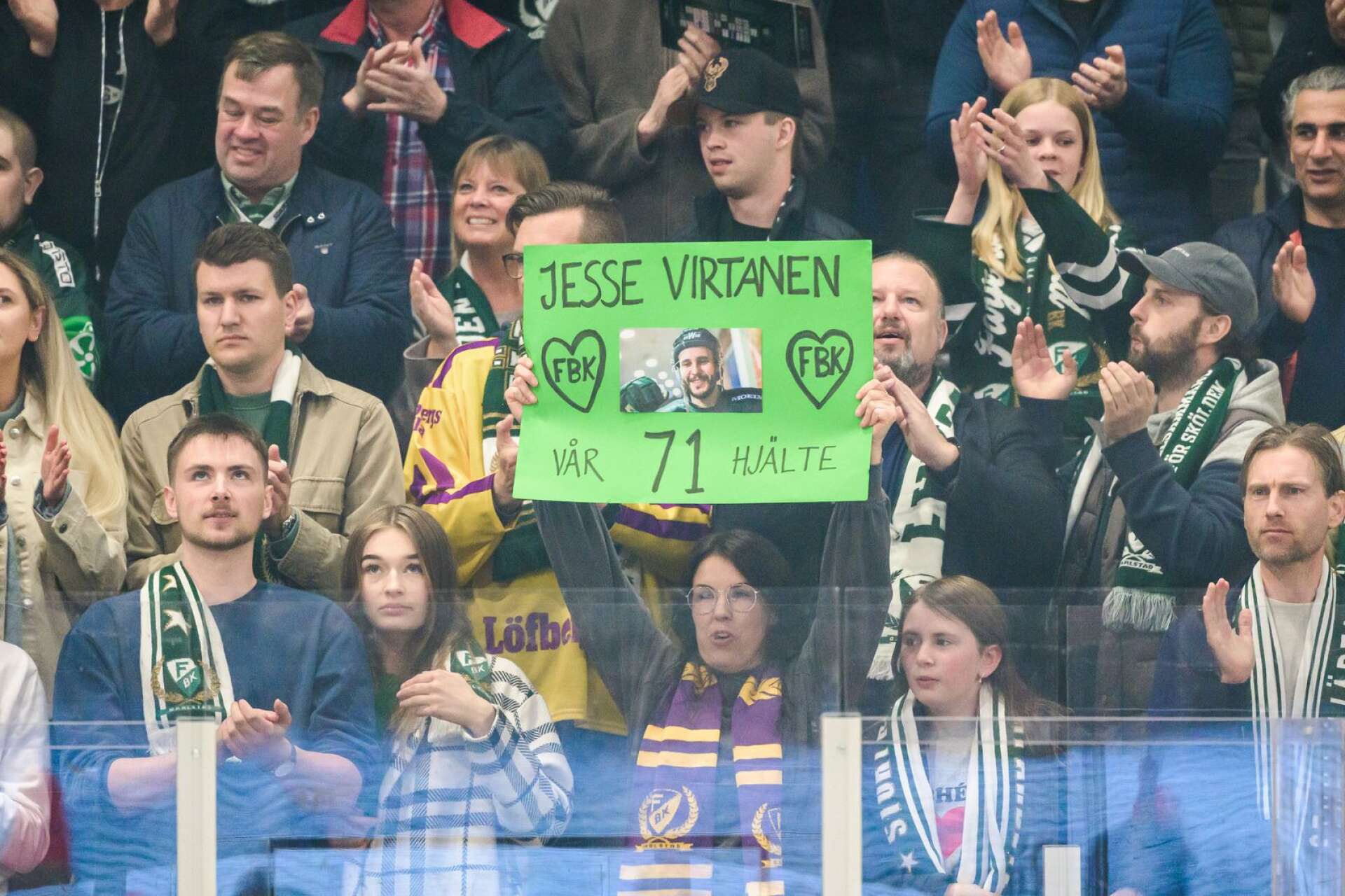 Jesse-fans i Löfbergs Arena.